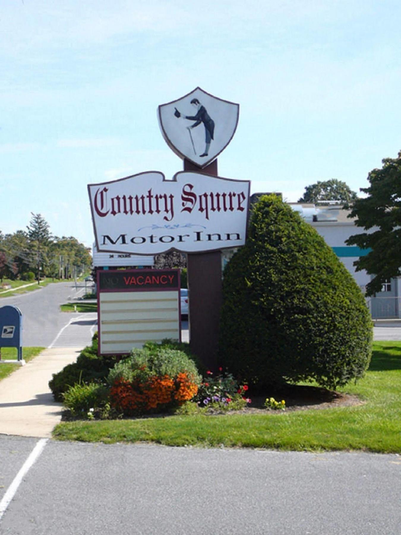 Country Squire Inn And Suites New Holland Exterior photo